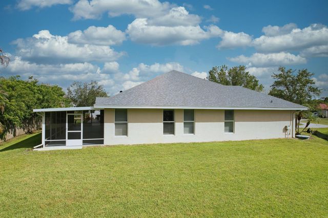 2879 SE Peru Street, Port Saint Lucie, FL 34984