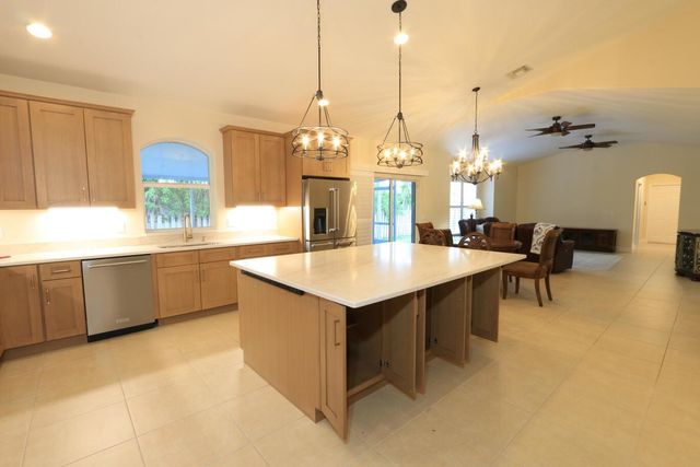 2879 SE Peru Street, Port Saint Lucie, FL 34984