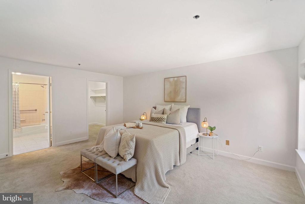 Image 16 of property listing at 3 SOUTHERLY CT #505, Towson, MD 21286