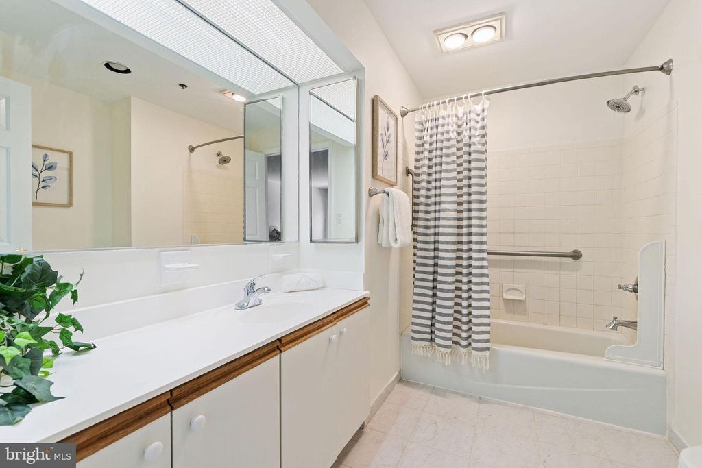 Image 17 of property listing at 3 SOUTHERLY CT #505, Towson, MD 21286