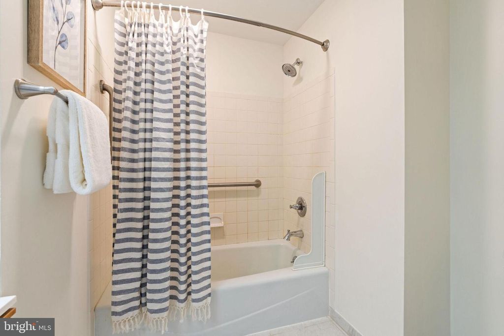 Image 18 of property listing at 3 SOUTHERLY CT #505, Towson, MD 21286
