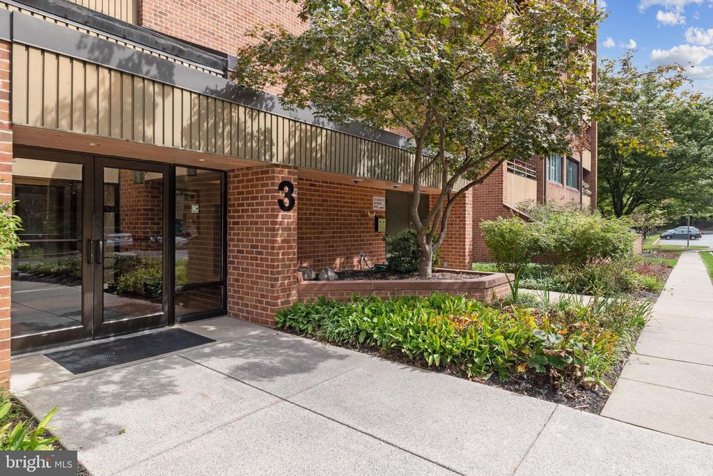 Image 2 of property listing at 3 SOUTHERLY CT #505, Towson, MD 21286