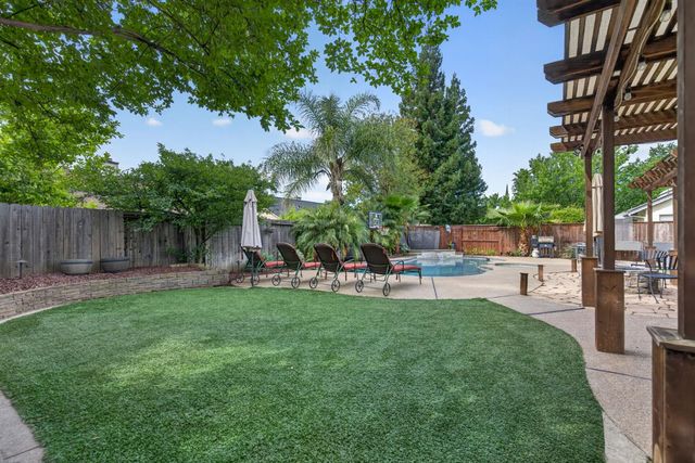1231 Chablis Cir, Roseville, CA 95747