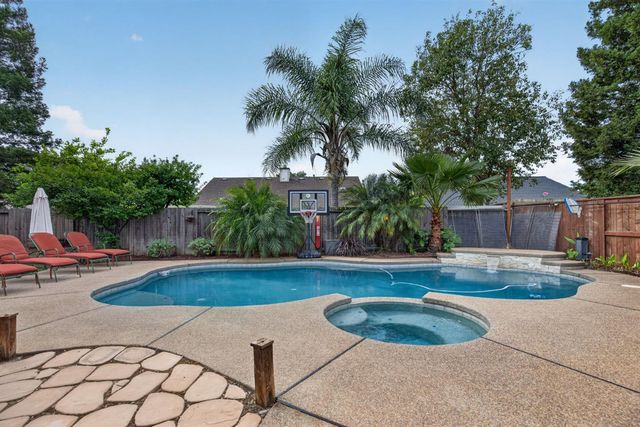 1231 Chablis Cir, Roseville, CA 95747