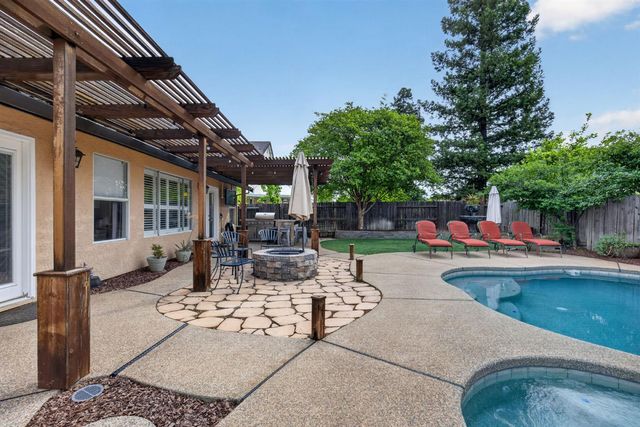 1231 Chablis Cir, Roseville, CA 95747