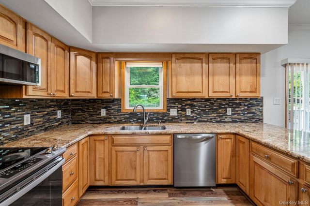 733 Lattintown Road, Milton, NY 12547