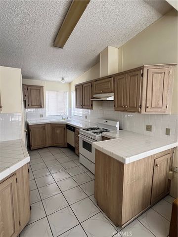 16707 Garfield Avenue 2008, Paramount, CA 90723