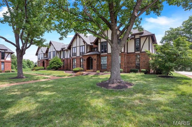 917 Claytonbrook Drive 1, Ballwin, MO 63011