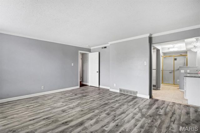 917 Claytonbrook Drive 1, Ballwin, MO 63011