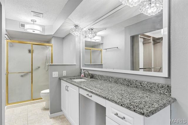917 Claytonbrook Drive 1, Ballwin, MO 63011