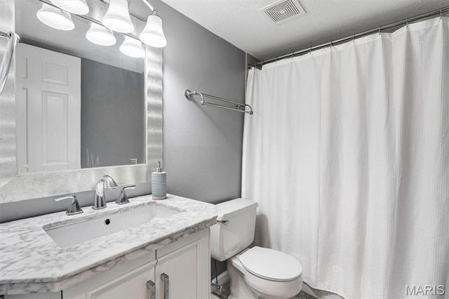 917 Claytonbrook Drive 1, Ballwin, MO 63011