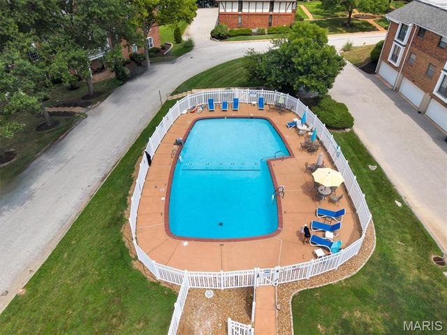 917 Claytonbrook Drive 1, Ballwin, MO 63011
