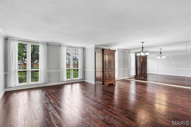 917 Claytonbrook Drive 1, Ballwin, MO 63011