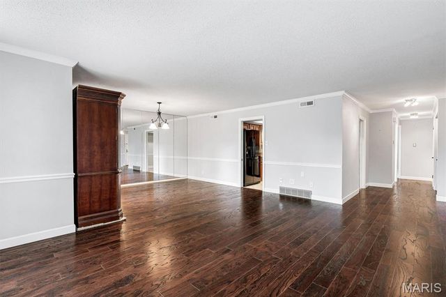 917 Claytonbrook Drive 1, Ballwin, MO 63011