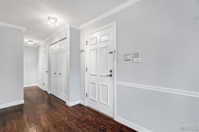 917 Claytonbrook Drive 1, Ballwin, MO 63011