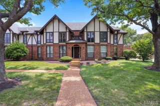 917 Claytonbrook Drive 1, Ballwin, MO 63011