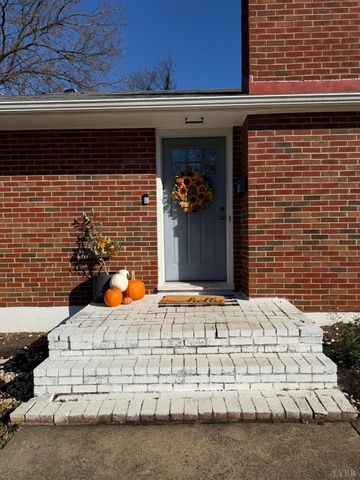 1204 Moseley Drive, Lynchburg, VA 24502