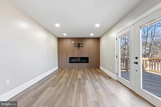 15689 PIKE TRL, Dumfries, VA 22025