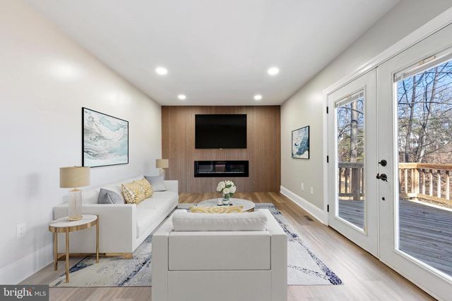 15689 PIKE TRL, Dumfries, VA 22025