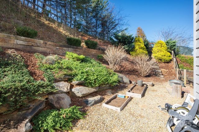 21 Moss Pink Place, Asheville, NC 28806