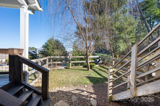 21 Moss Pink Place, Asheville, NC 28806