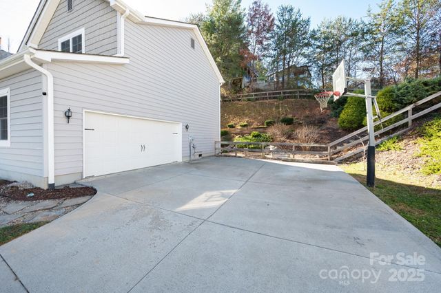 21 Moss Pink Place, Asheville, NC 28806