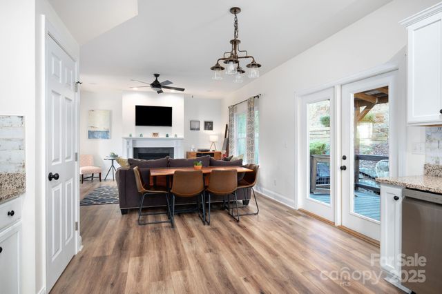 21 Moss Pink Place, Asheville, NC 28806