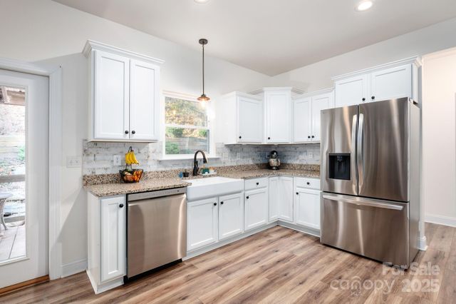 21 Moss Pink Place, Asheville, NC 28806