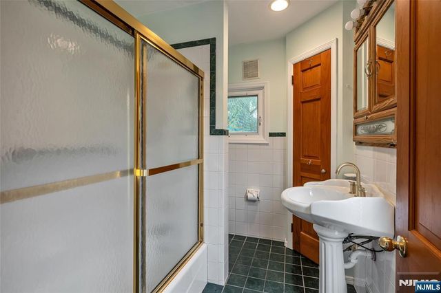 35 Park Avenue, Dumont, NJ 07628