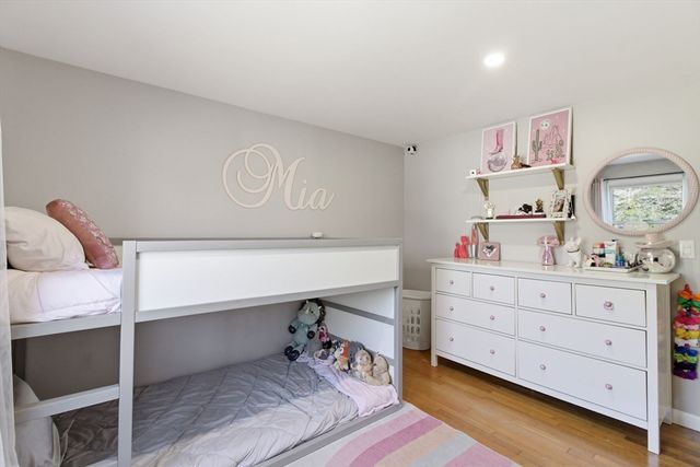 38 White Oak Trl, Barnstable, MA 02632