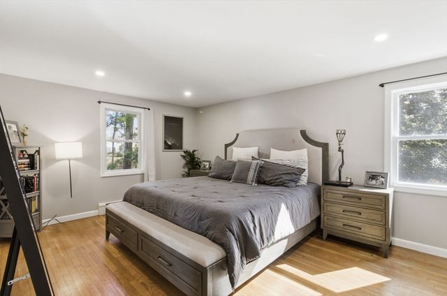 38 White Oak Trl, Barnstable, MA 02632