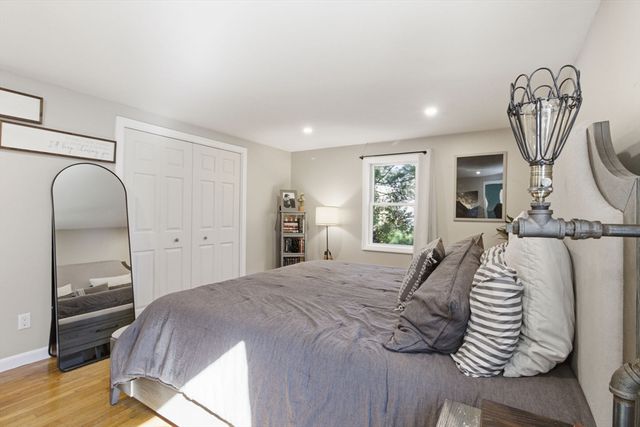 38 White Oak Trl, Barnstable, MA 02632