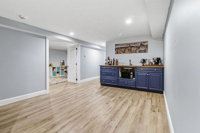 38 White Oak Trl, Barnstable, MA 02632