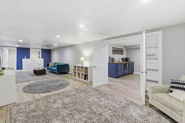 38 White Oak Trl, Barnstable, MA 02632