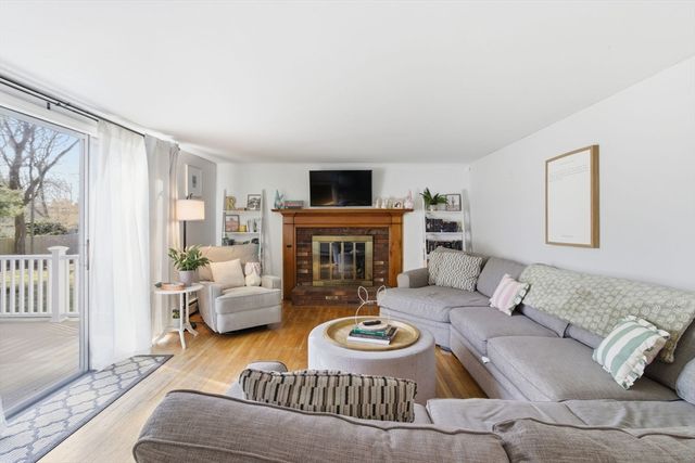 38 White Oak Trl, Barnstable, MA 02632