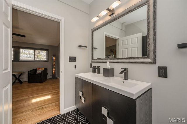 702 Culloden Road, St Louis, MO 63122