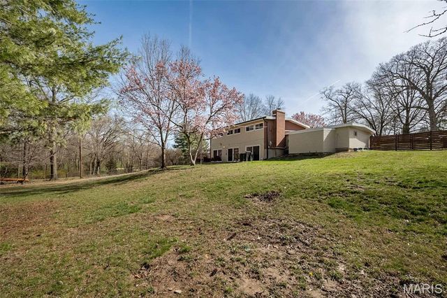 702 Culloden Road, St Louis, MO 63122