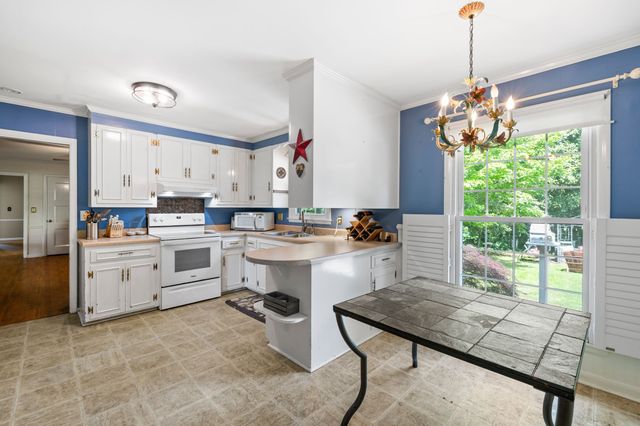1403 Manor Rd, Columbia, TN 38401