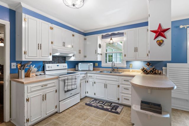 1403 Manor Rd, Columbia, TN 38401