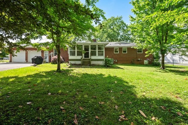 1403 Manor Rd, Columbia, TN 38401