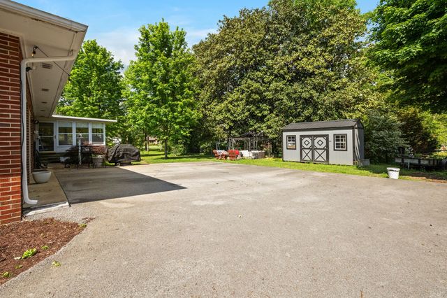 1403 Manor Rd, Columbia, TN 38401