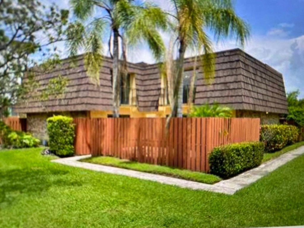 5742 SE Windsong Lane, Stuart, FL 34997