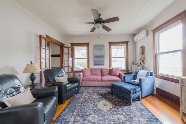 36 Mayflower St, Plymouth, MA 02360