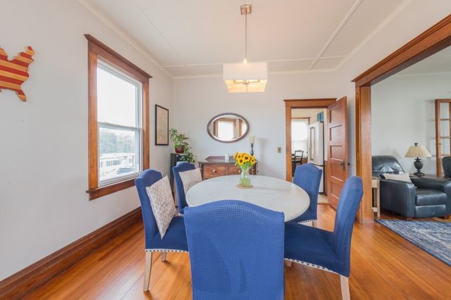 36 Mayflower St, Plymouth, MA 02360