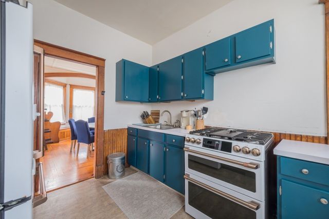 36 Mayflower St, Plymouth, MA 02360