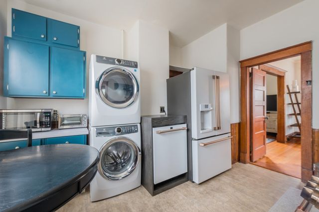 36 Mayflower St, Plymouth, MA 02360