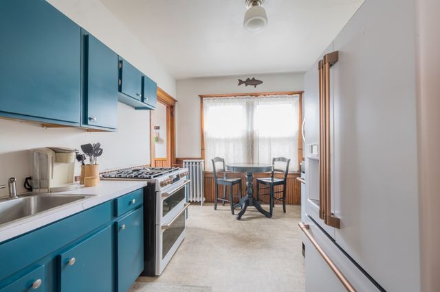 36 Mayflower St, Plymouth, MA 02360