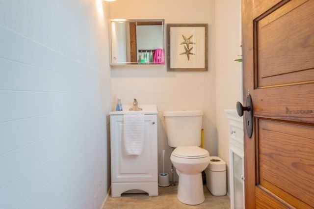 36 Mayflower St, Plymouth, MA 02360