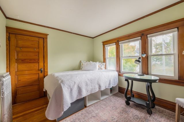 36 Mayflower St, Plymouth, MA 02360