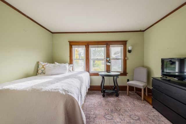 36 Mayflower St, Plymouth, MA 02360
